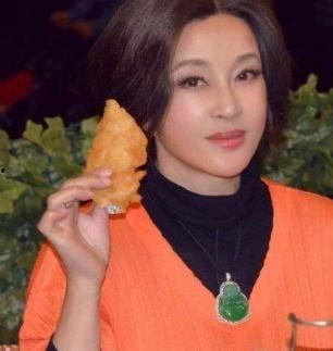 娱乐圈明星吃瓜吗是谁啊,揭秘明星们的八卦世界